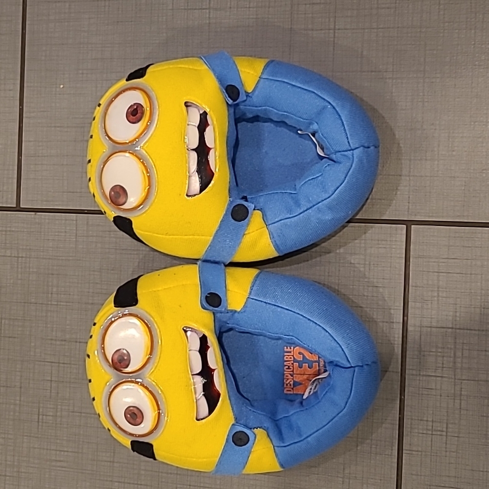 Minion Slippers Size 11-12